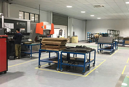 數(shù)控折彎加工廠家分享如何使用專業(yè)工具提高鈑金加工工作效率