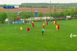 禁區(qū)內犯規(guī)送點！羅馬尼亞球員點射破門，U16國足0-2落后羅馬尼亞U16